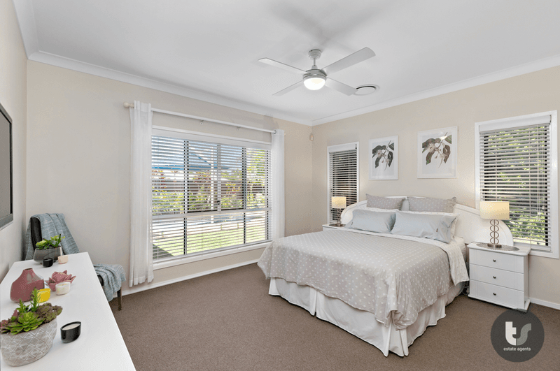 3 Newcomb Court, Redland Bay, QLD 4165