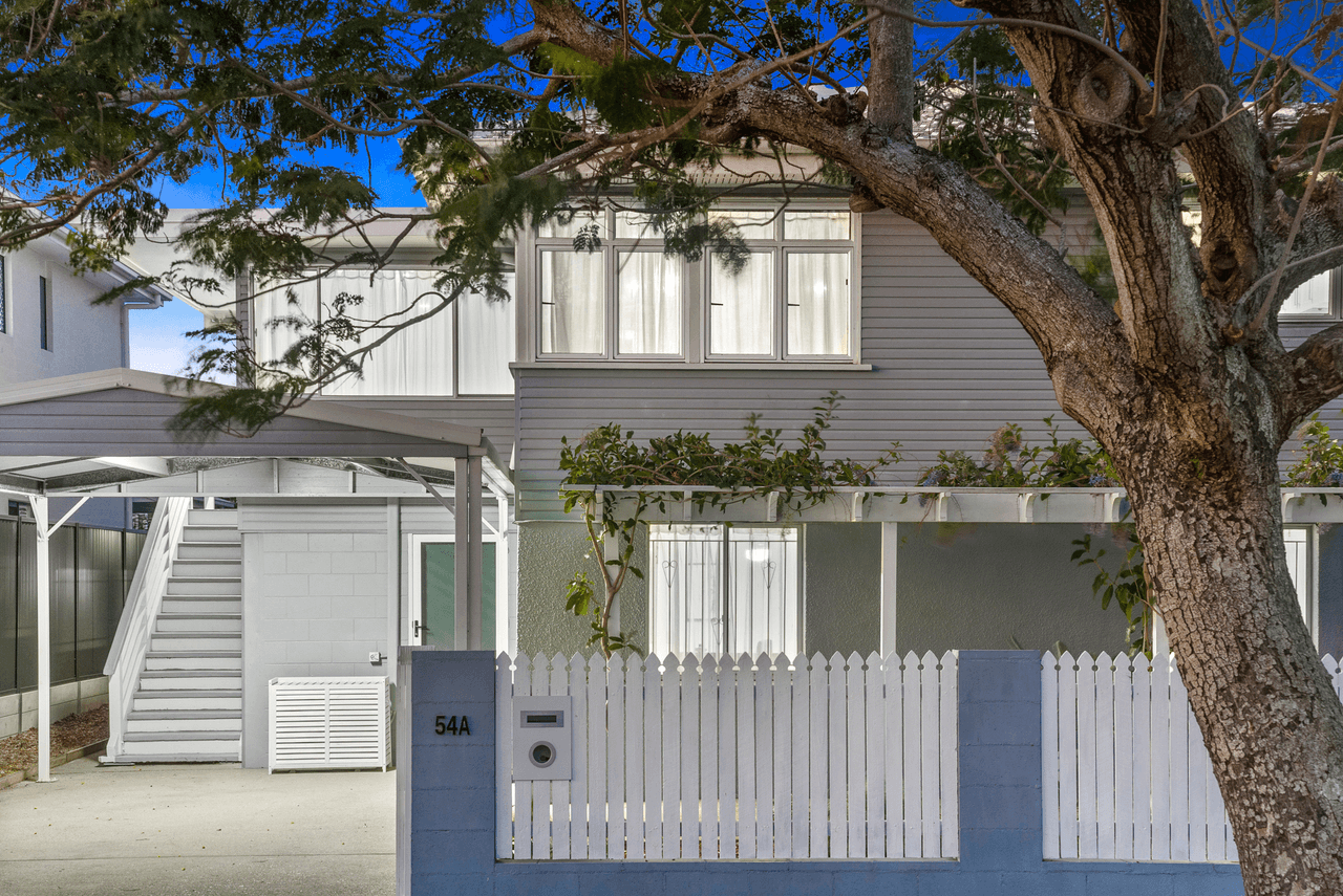 54a Arthur Street, WOODY POINT, QLD 4019