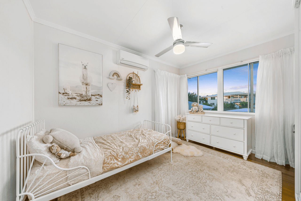 54a Arthur Street, WOODY POINT, QLD 4019