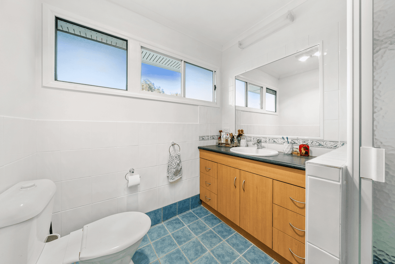 54a Arthur Street, WOODY POINT, QLD 4019