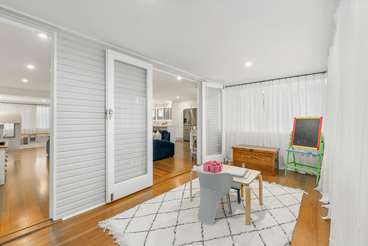 54a Arthur Street, WOODY POINT, QLD 4019