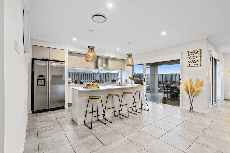 28 Hillstone Crescent, MAUDSLAND, QLD 4210