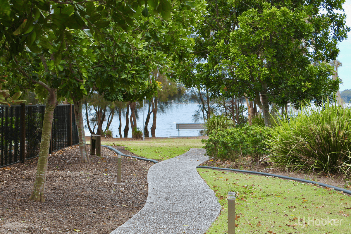 2 Seabreeze Court, Spinnaker Drive, SANDSTONE POINT, QLD 4511