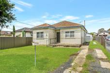 146 The Boulevarde, FAIRFIELD HEIGHTS, NSW 2165