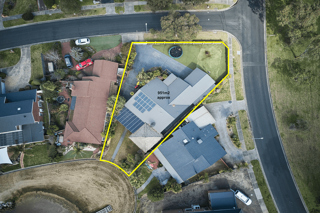 1 Brigantine Court, PATTERSON LAKES, VIC 3197