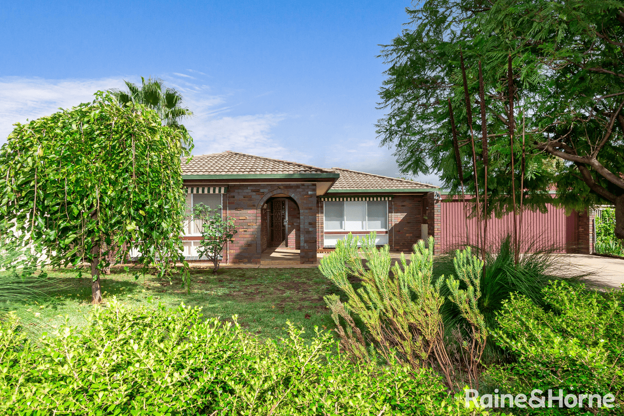 46 Pinaroo Drive, GLENFIELD PARK, NSW 2650