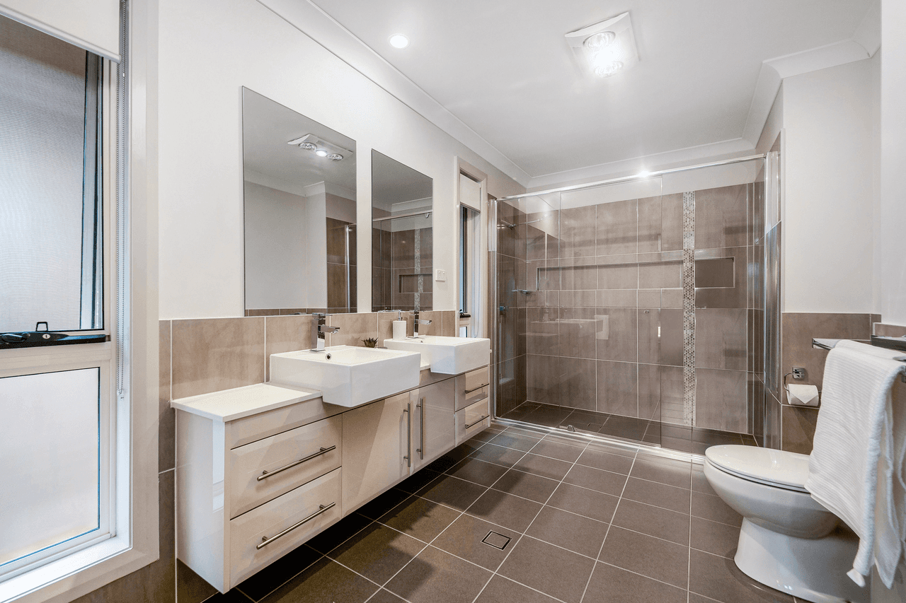 83 Rowe Drive, POTTS HILL, NSW 2143