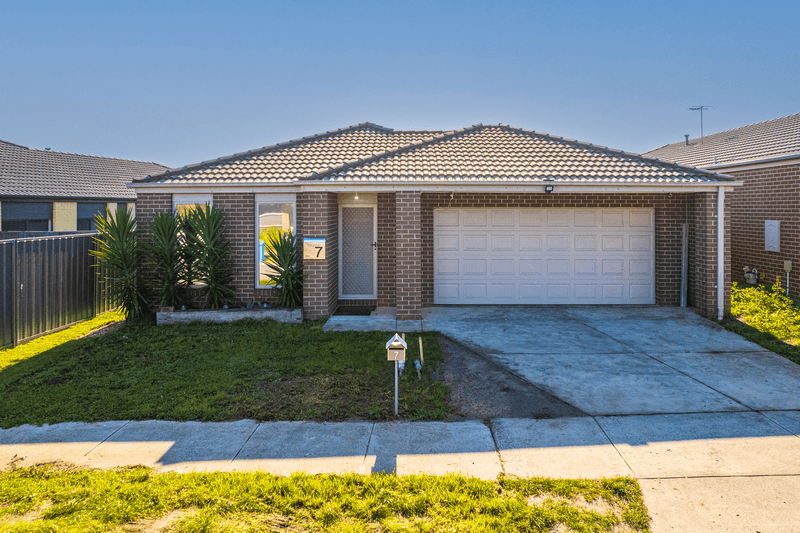 7 Genevieve Circuit, CRANBOURNE EAST, VIC 3977