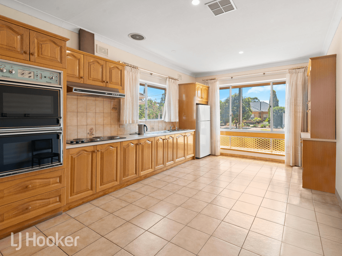 10 Markwick Crescent, CAMPBELLTOWN, SA 5074