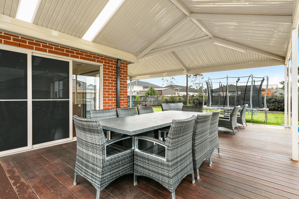 17 Greendale Boulevard, PAKENHAM, VIC 3810