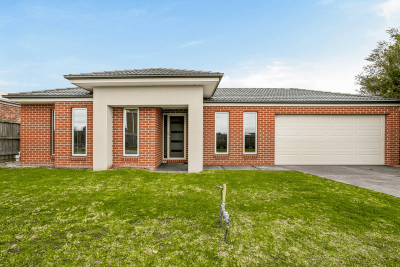 17 Greendale Boulevard, PAKENHAM, VIC 3810