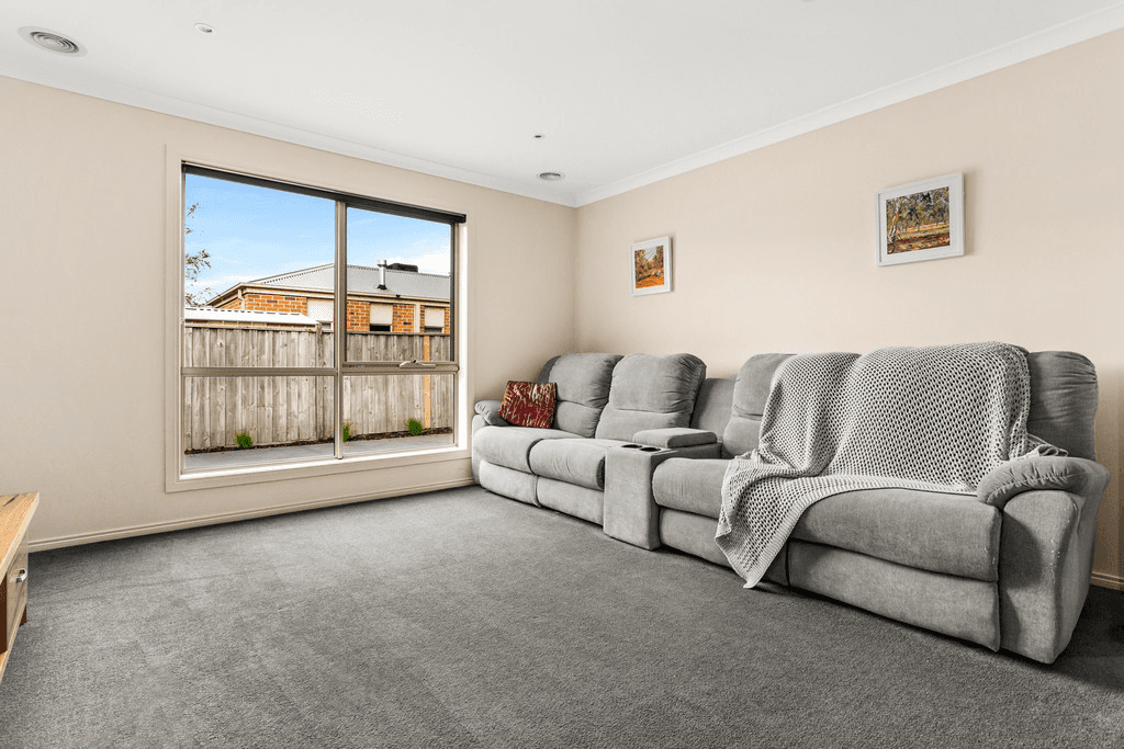 17 Greendale Boulevard, PAKENHAM, VIC 3810