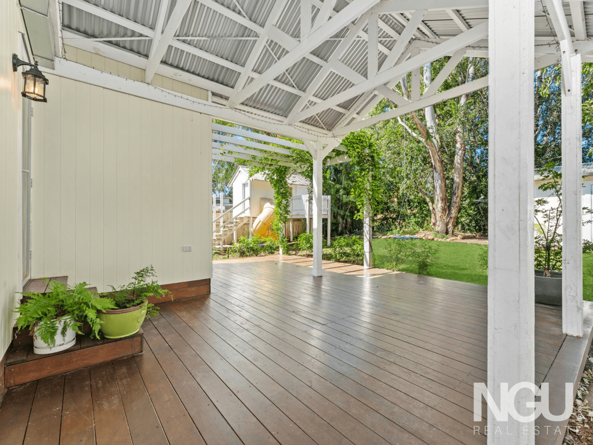 16 Bergins Hill Road, Bundamba, QLD 4304