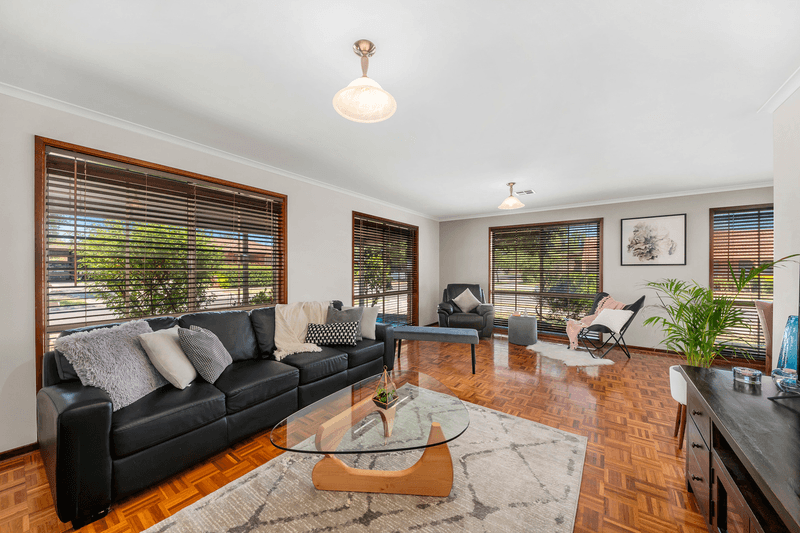 10 Woodvale Court, Mill Park, VIC 3082