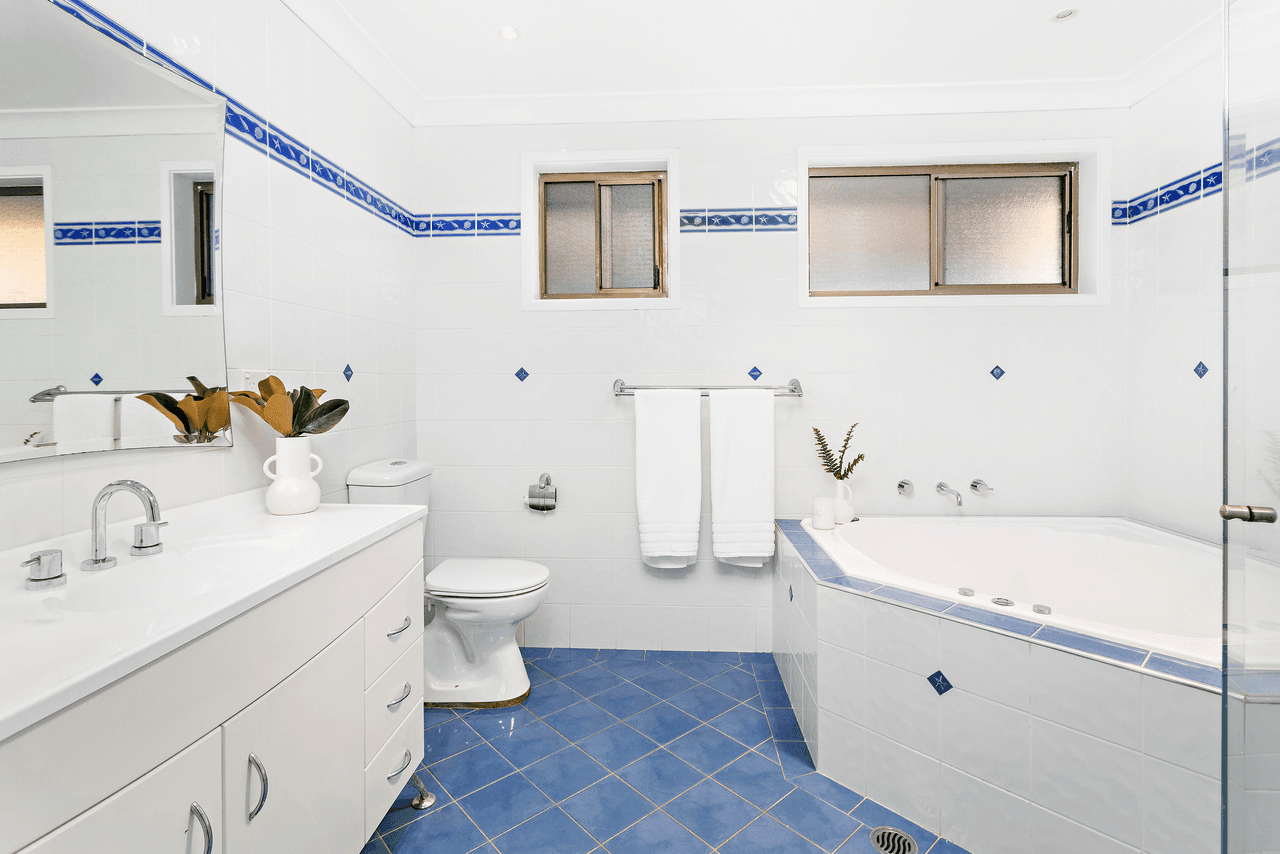 6 Cameron Crescent, KIAMA DOWNS, NSW 2533