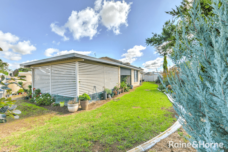 27 Orley Drive, TAMWORTH, NSW 2340