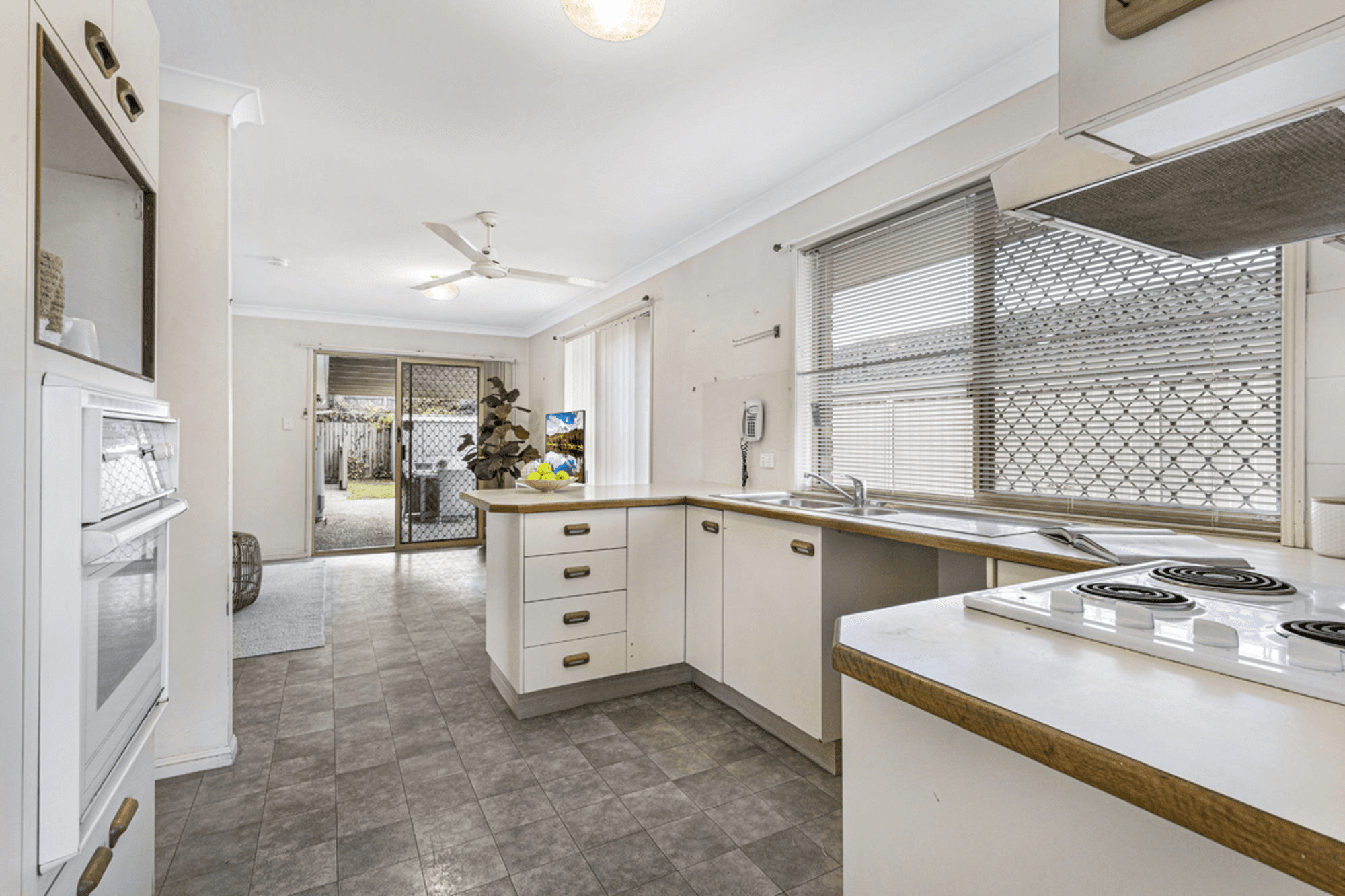 2 Winzear Drive, KALLANGUR, QLD 4503