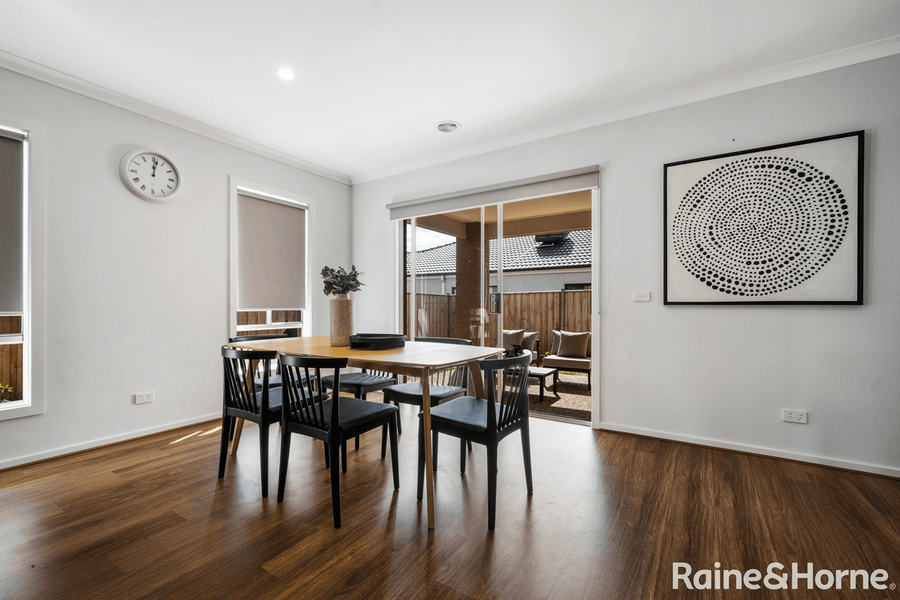 14 Gilfillan Circuit, THORNHILL PARK, VIC 3335