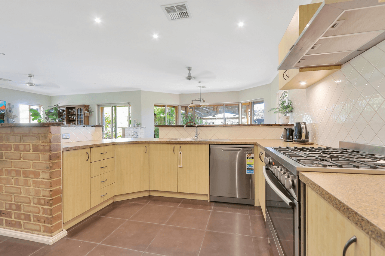 42 Levington Retreat, Wellard, WA 6170