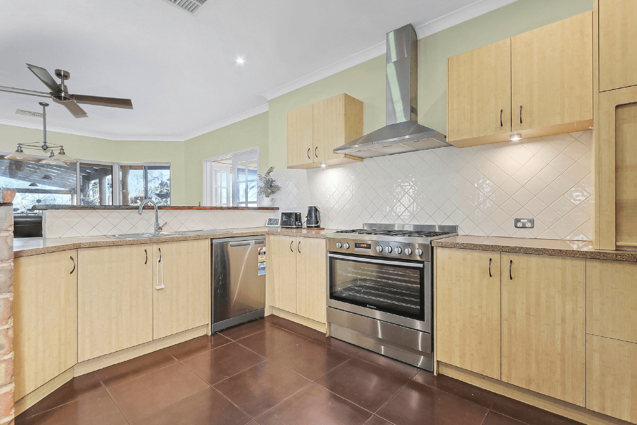 42 Levington Retreat, Wellard, WA 6170