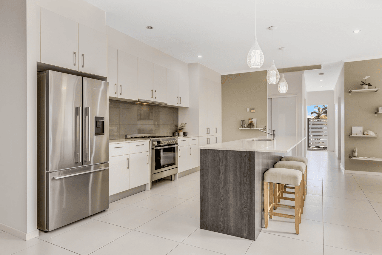 12 Ballinger Place, PELICAN WATERS, QLD 4551