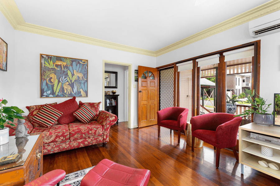 60  Anzac Road, CARINA HEIGHTS, QLD 4152