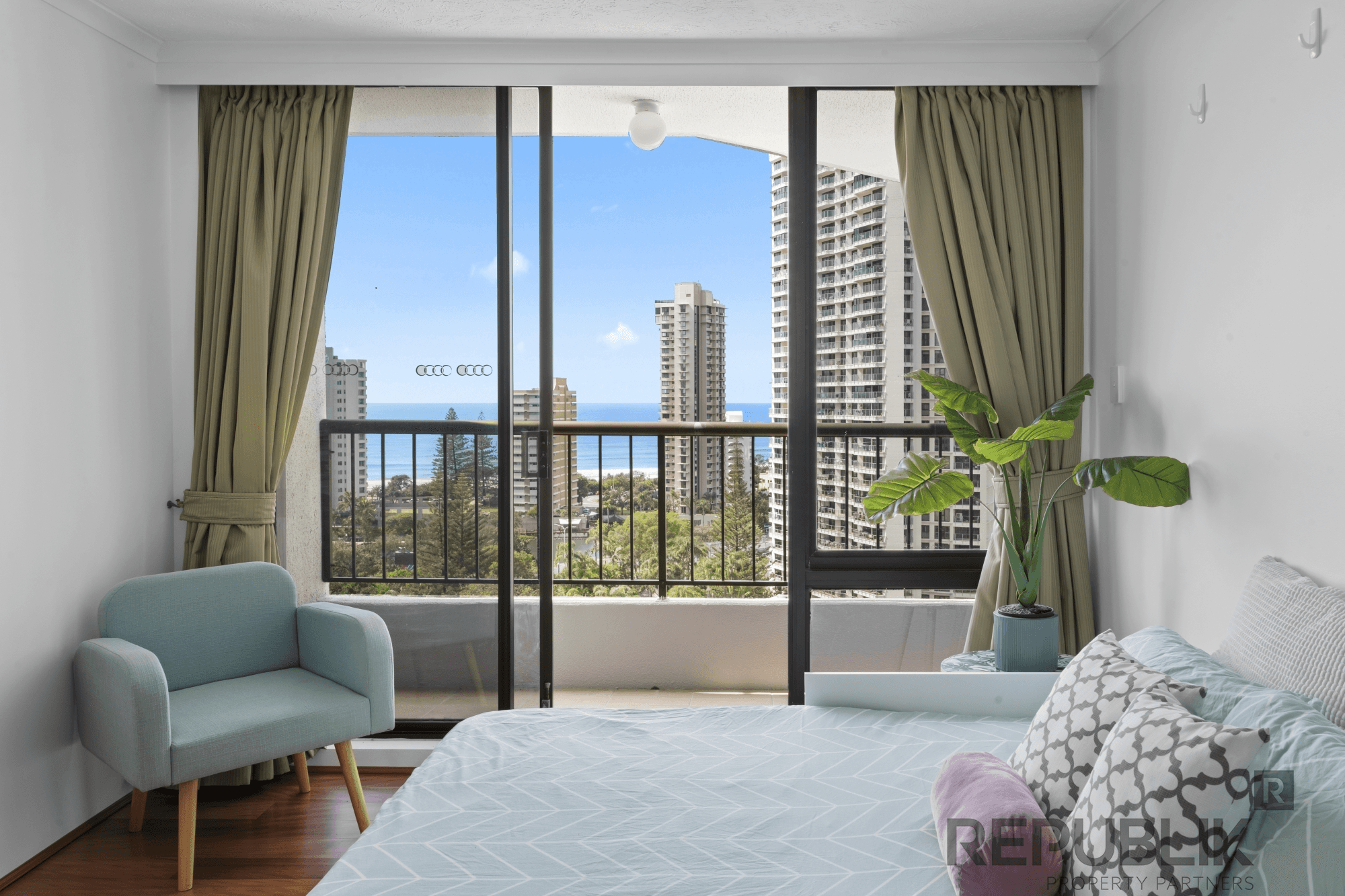 77/5 Admiralty Drive, SURFERS PARADISE, QLD 4217