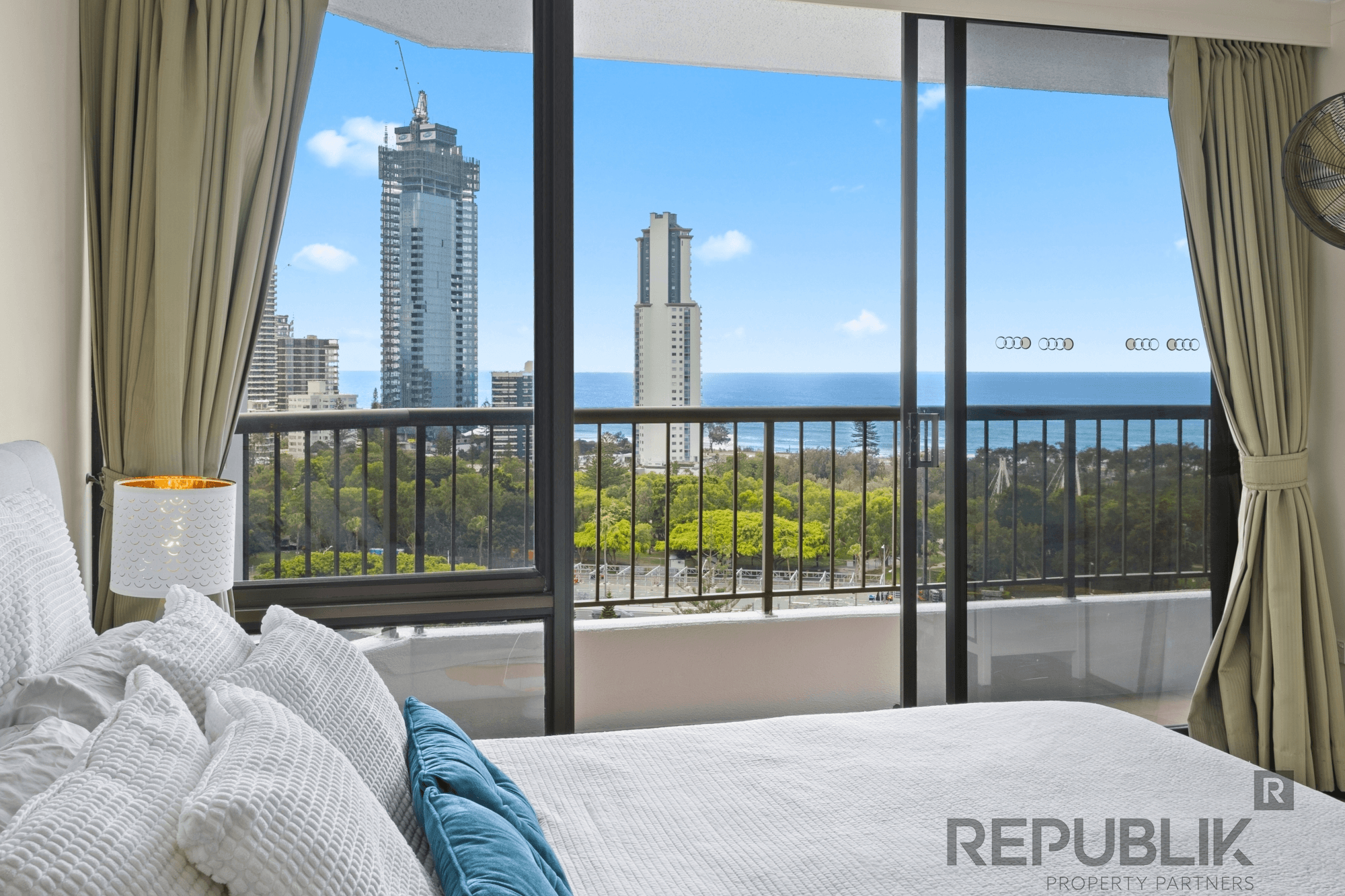 77/5 Admiralty Drive, SURFERS PARADISE, QLD 4217