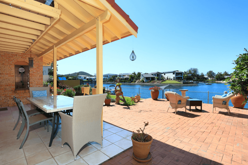 116 Tallebudgera Drive, PALM BEACH, QLD 4221