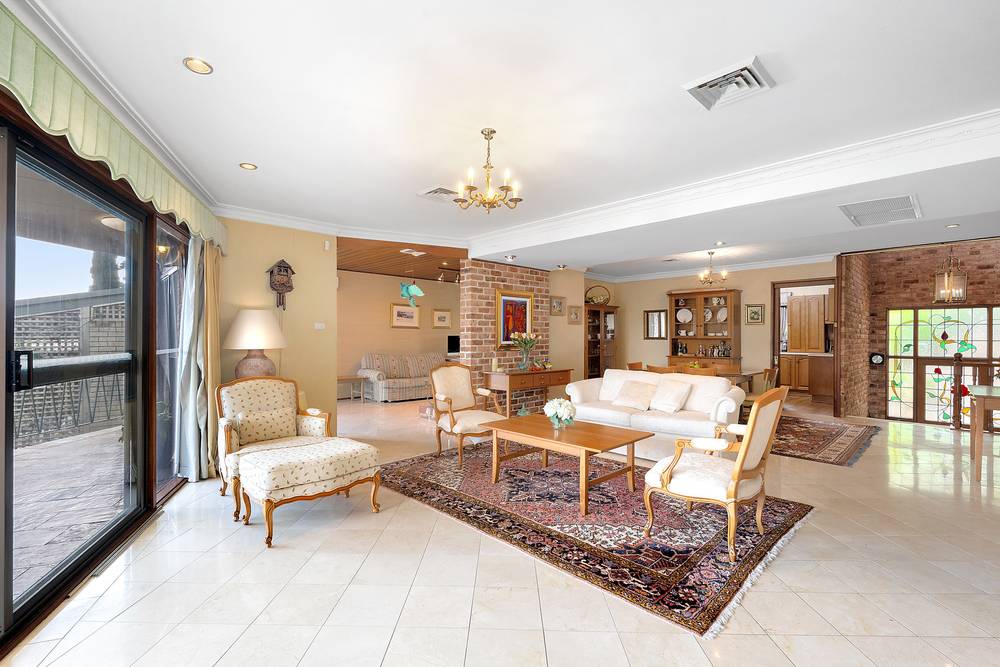 842 Henry Lawson Drive, Picnic Point, NSW 2213