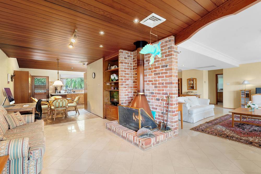 842 Henry Lawson Drive, Picnic Point, NSW 2213