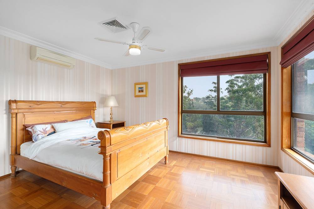 842 Henry Lawson Drive, Picnic Point, NSW 2213