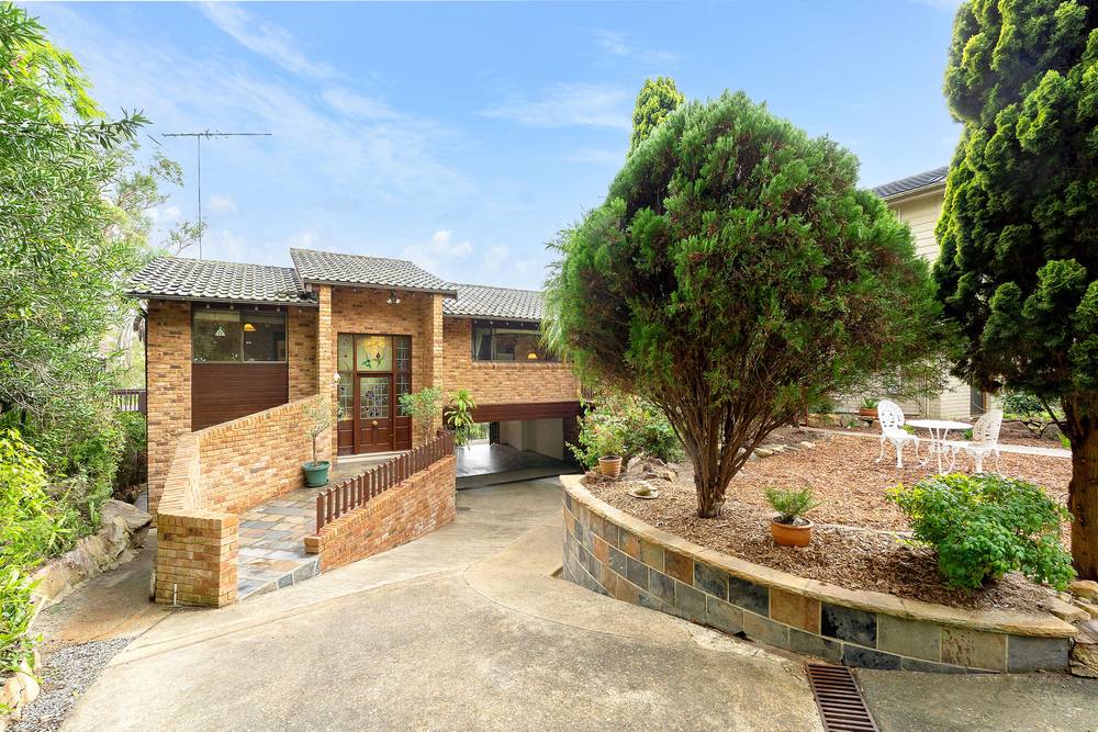 842 Henry Lawson Drive, Picnic Point, NSW 2213