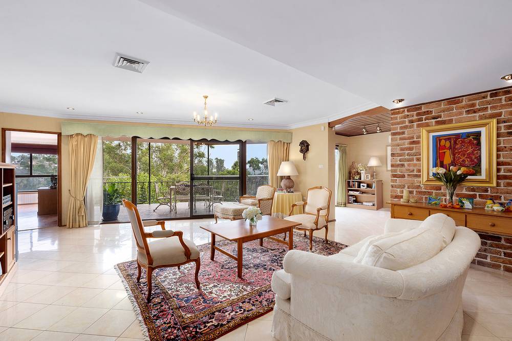 842 Henry Lawson Drive, Picnic Point, NSW 2213