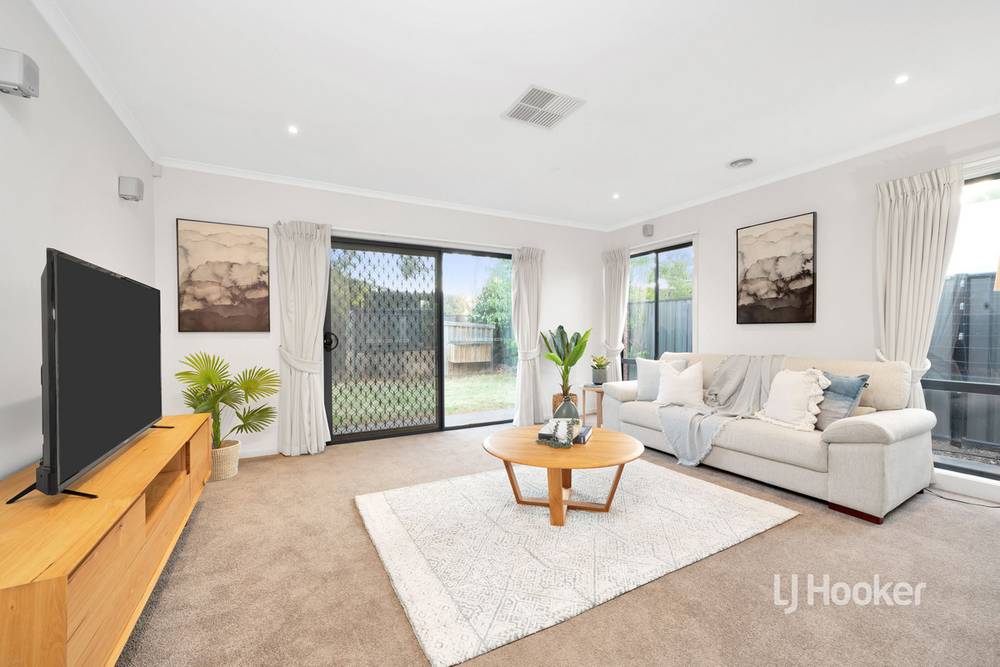 11 Cowan Parkway, POINT COOK, VIC 3030