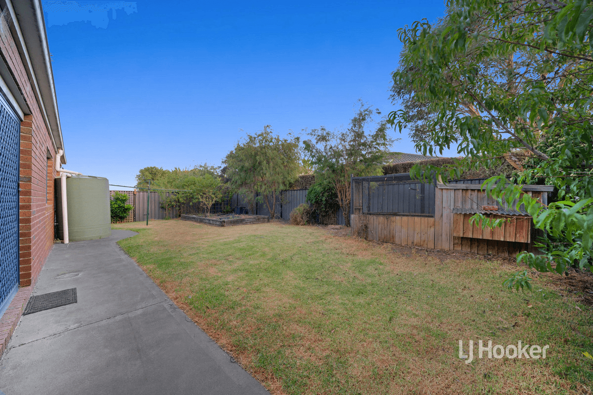 11 Cowan Parkway, POINT COOK, VIC 3030