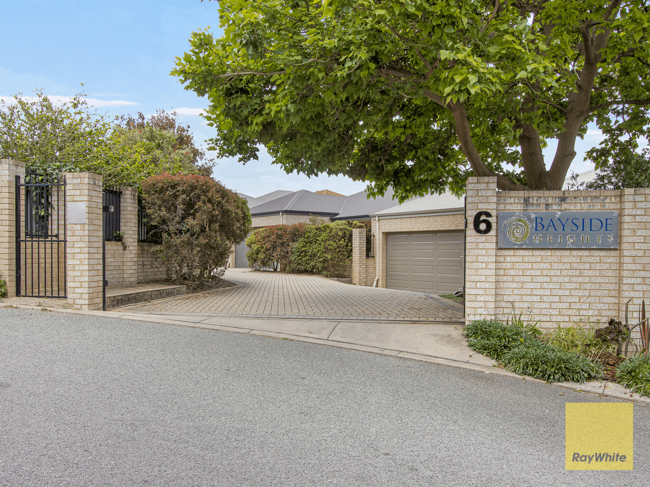 5/6 Valley Road, HALLS HEAD, WA 6210