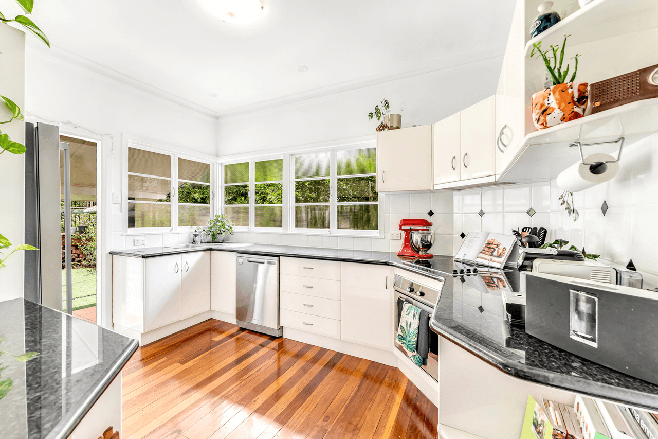 52 Albert Street, HOLLAND PARK WEST, QLD 4121