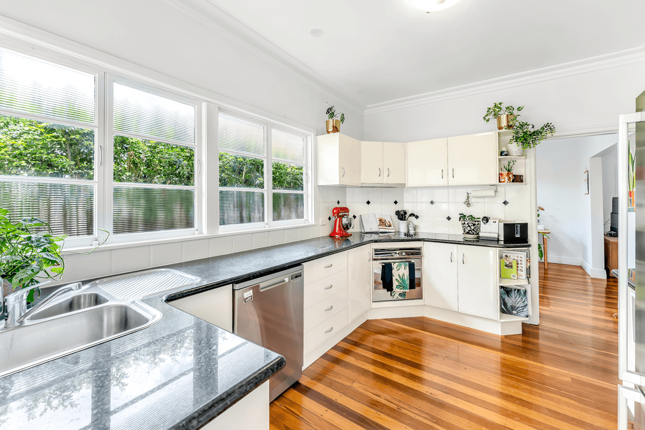 52 Albert Street, HOLLAND PARK WEST, QLD 4121