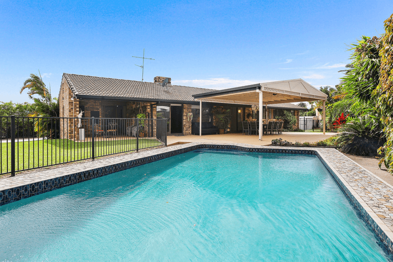 4 Canberra Court, Mermaid Waters, QLD 4218
