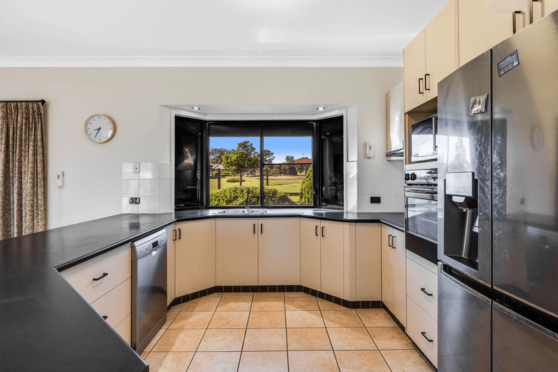 4 Roseburn Court, TORRINGTON, QLD 4350