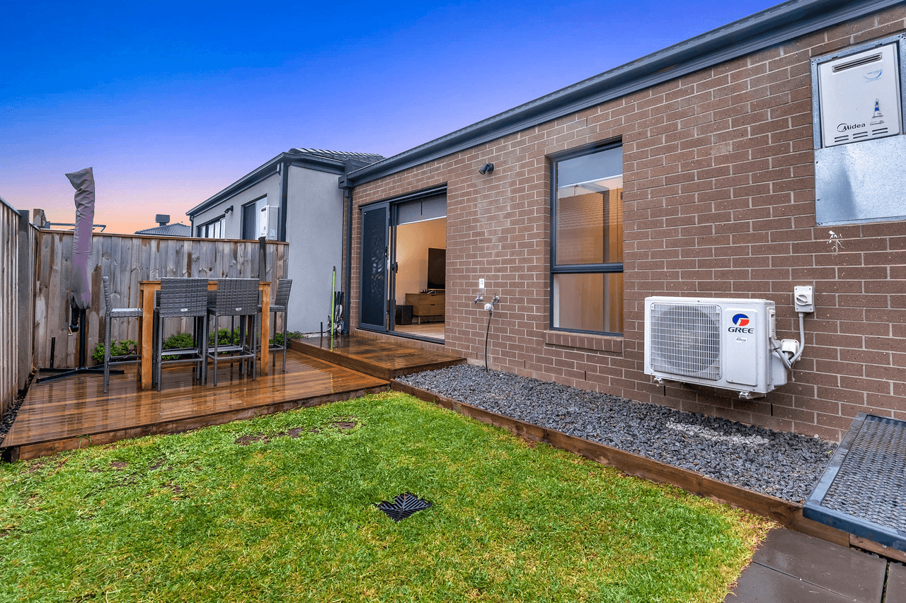 33 Devizes Drive, WOLLERT, VIC 3750