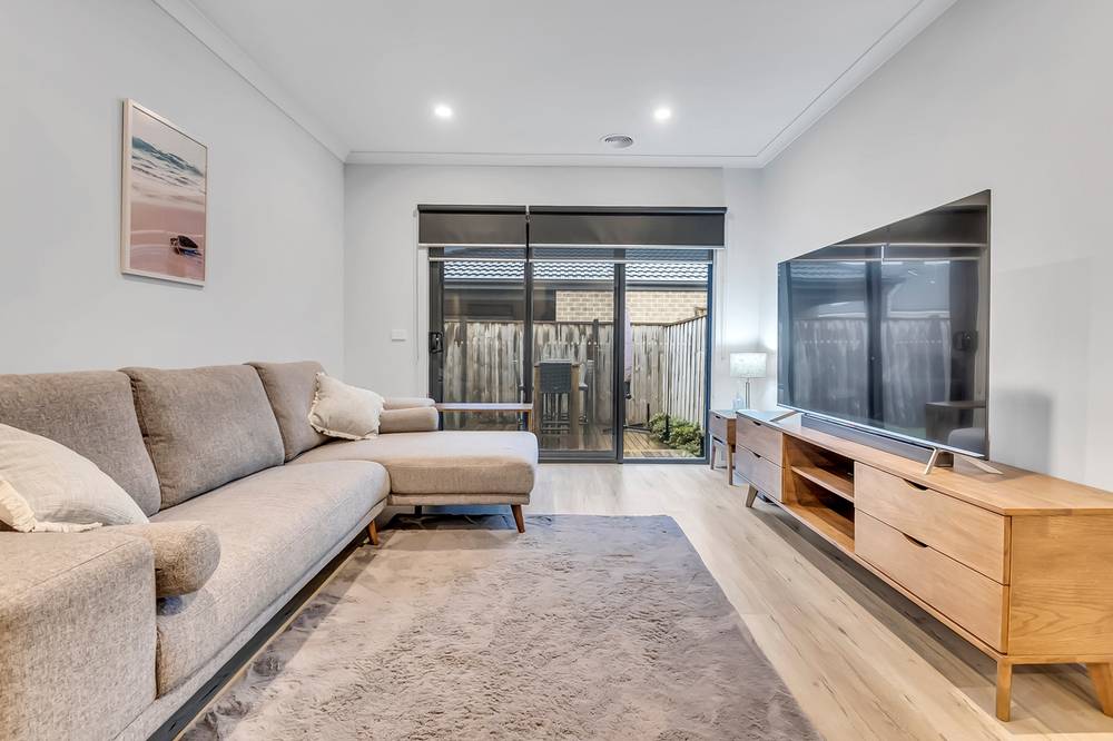 33 Devizes Drive, WOLLERT, VIC 3750