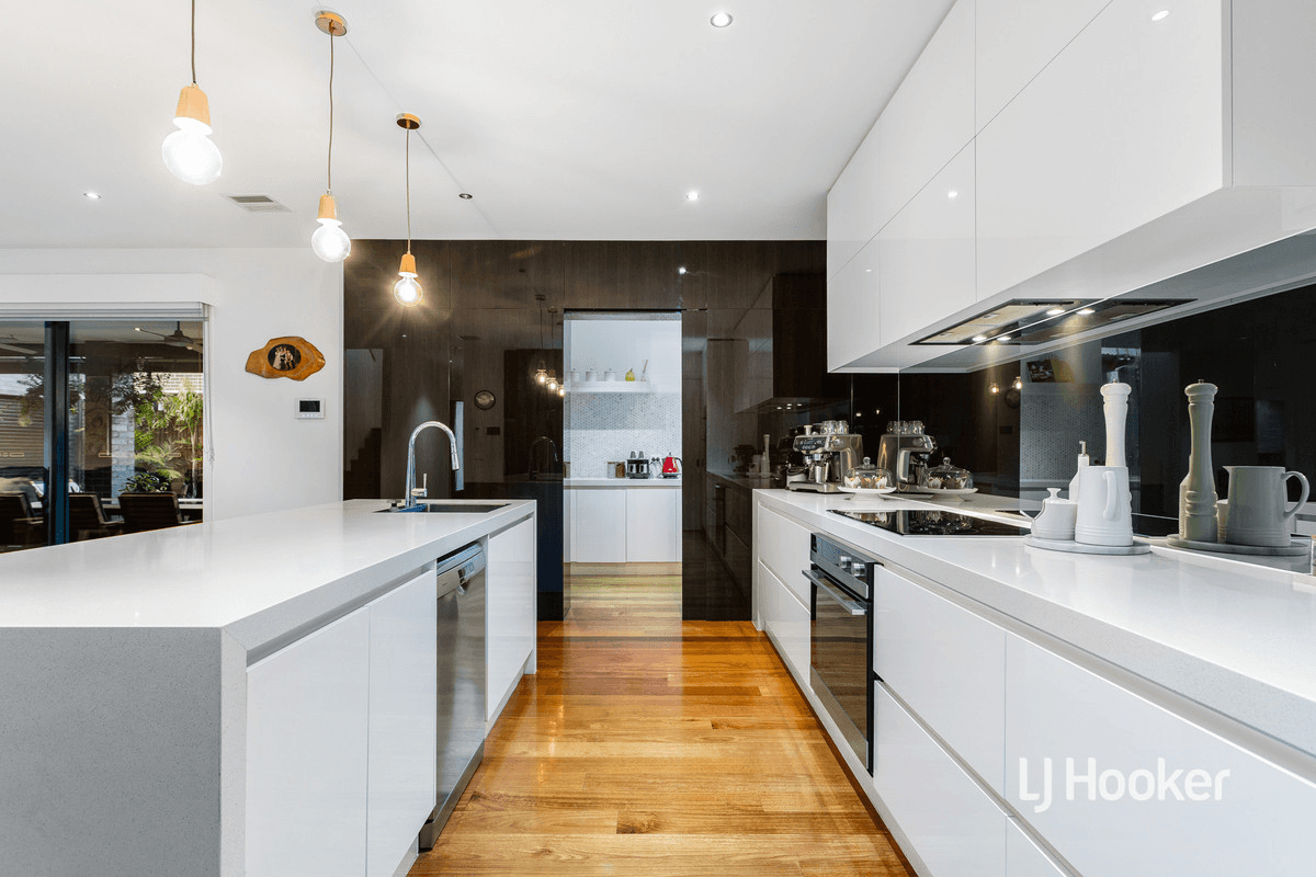 20-22 Featherbrook Drive, POINT COOK, VIC 3030