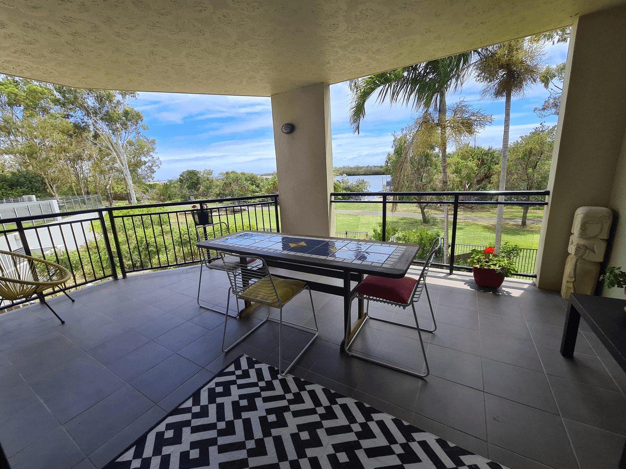 4/8A Wyndham Avenue, BOYNE ISLAND, QLD 4680