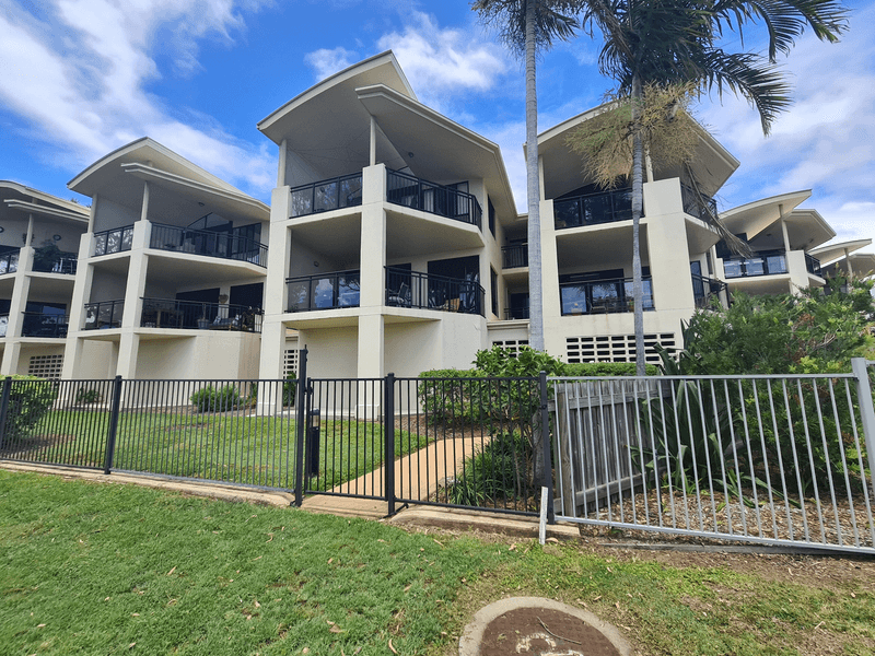 4/8A Wyndham Avenue, BOYNE ISLAND, QLD 4680