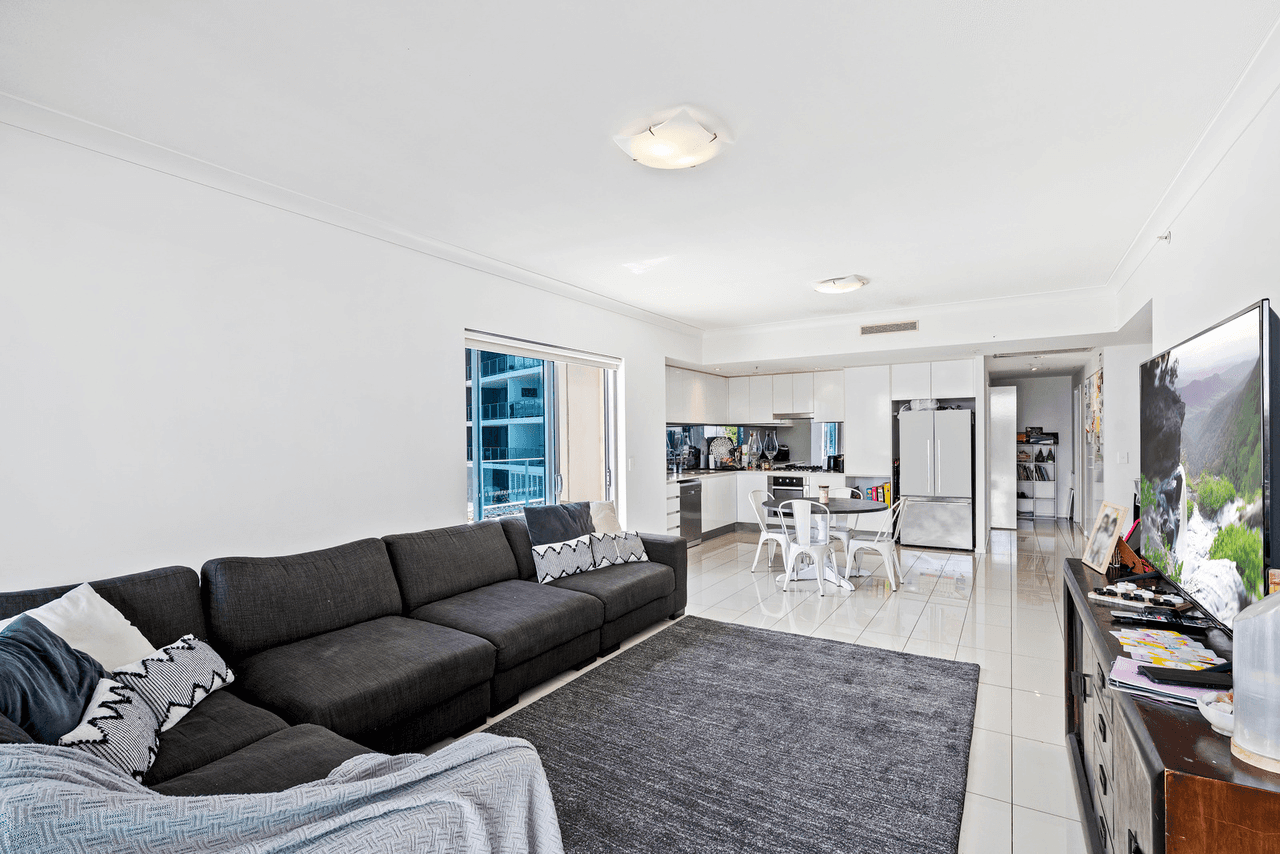 103/43 Harbour Town Drive, BIGGERA WATERS, QLD 4216