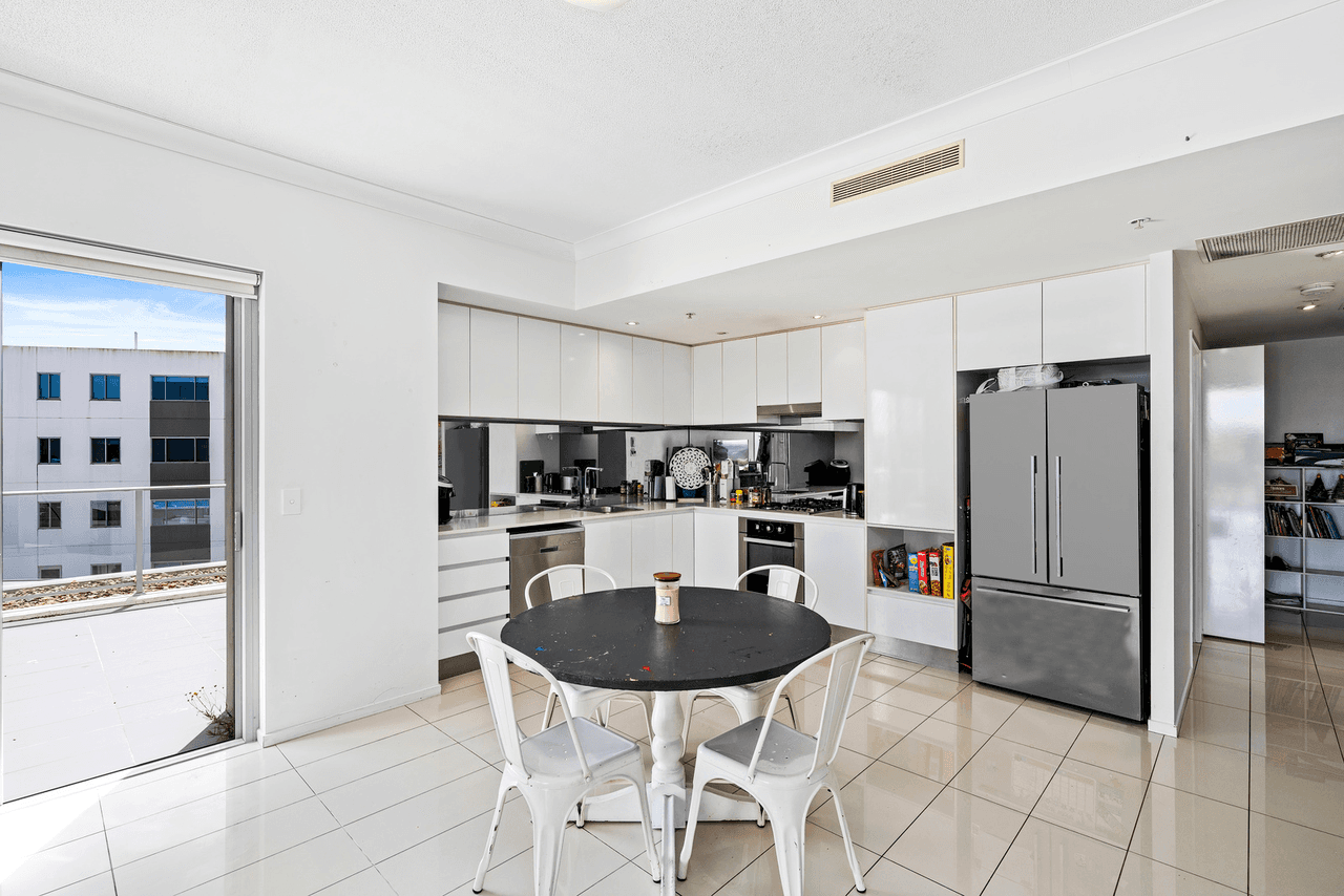 103/43 Harbour Town Drive, BIGGERA WATERS, QLD 4216