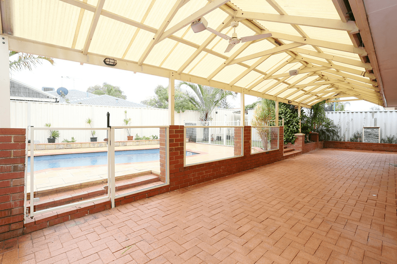 33 Sherlock Rise, CARRAMAR, WA 6031