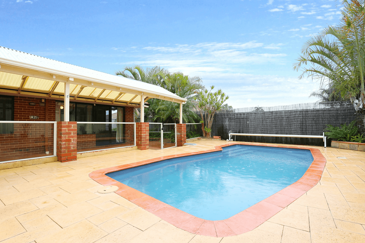 33 Sherlock Rise, CARRAMAR, WA 6031